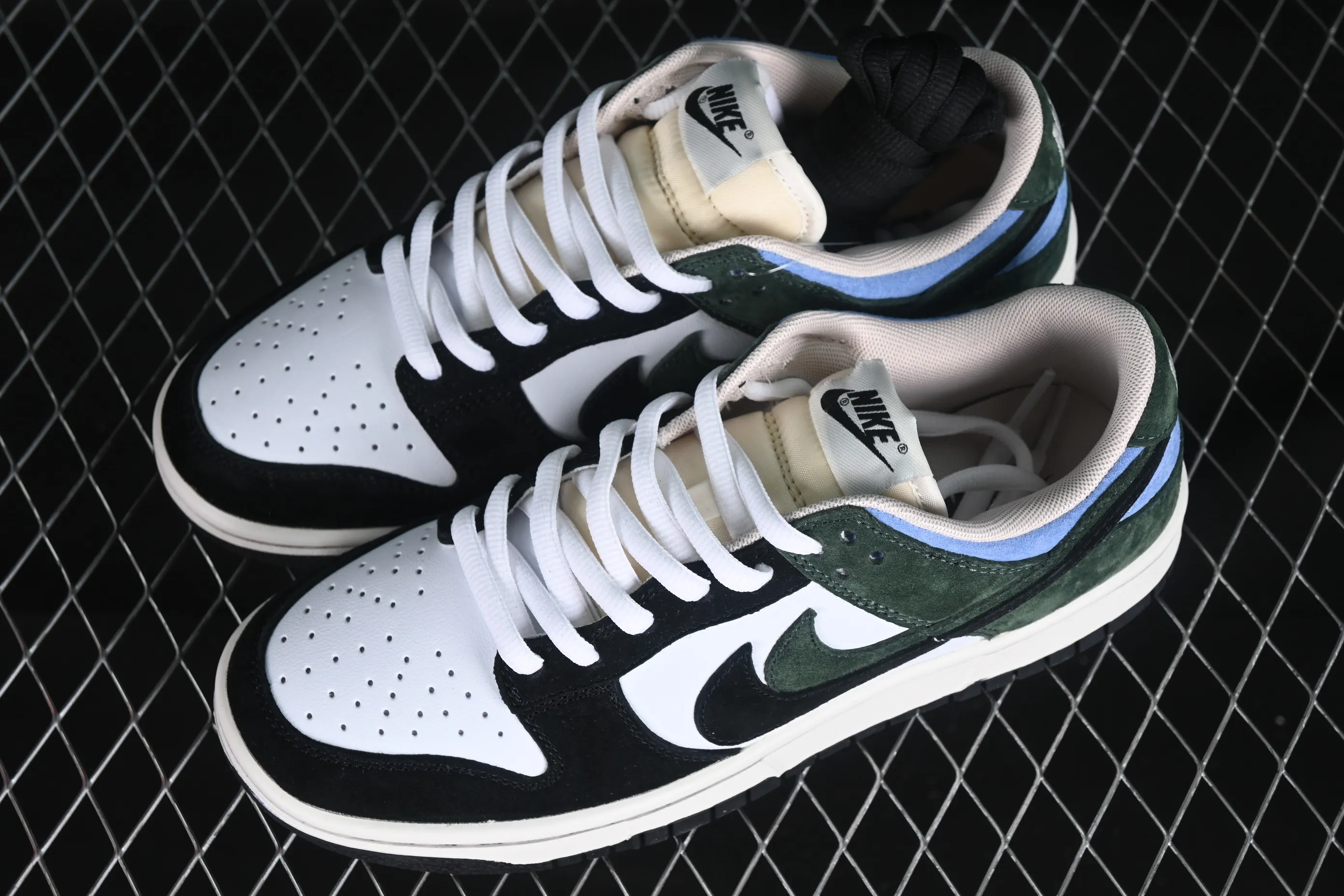 All categories Nk SB Dunk Series Nk SB Dunk Low low-top sneakers Otomo Katsuhiro x Nk SB Dunk Low "Steamboy OST" Otomo Katsuhiro co-branded double hook SB low-top sports and leisure sneakers CT2552-897